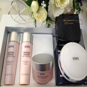 Bộ tiện ích dưỡng da và phấn nước IOPE